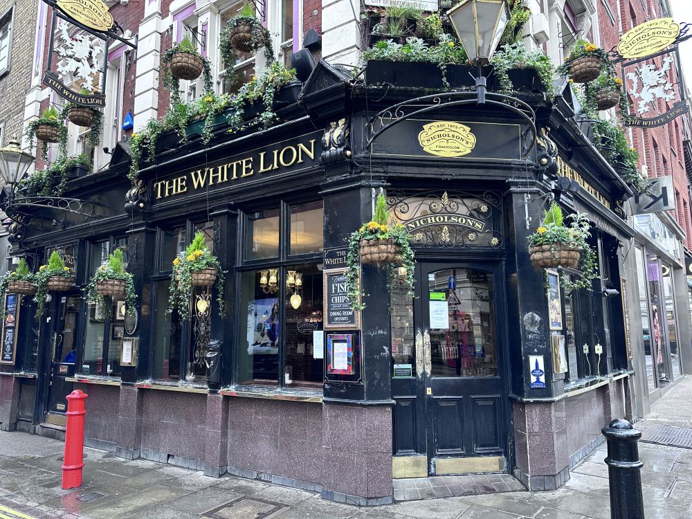 Der White Lion Pub