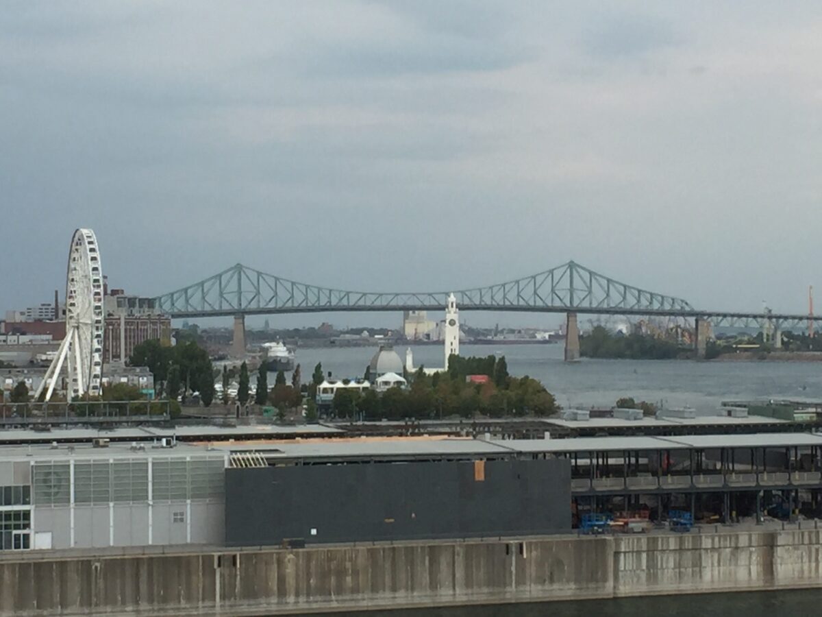 Blick auf die Jacques-Cartier-Brücke in Montreal