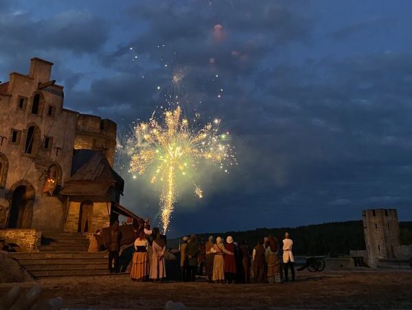 Schlußszene aus der Episode Gotland unter Feuer bei den Störtebekker Festspielen 2023