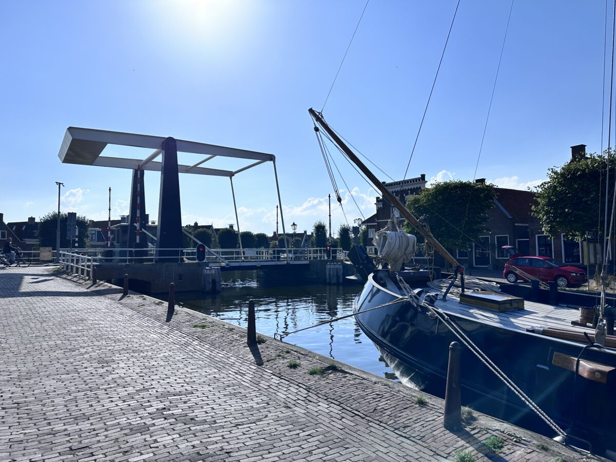 Blick auf die Galamagracht Brücke in IJlst