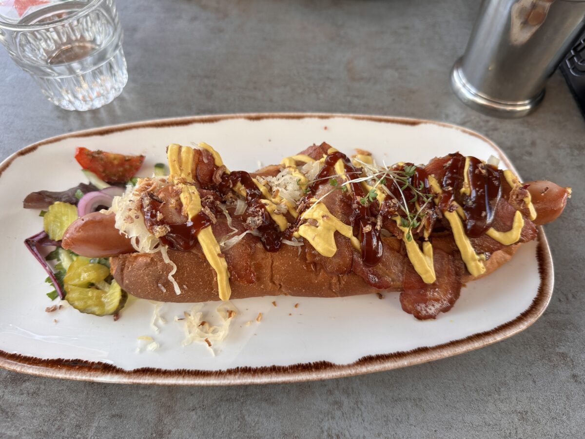 Ein sehr leckeren Hot Dog