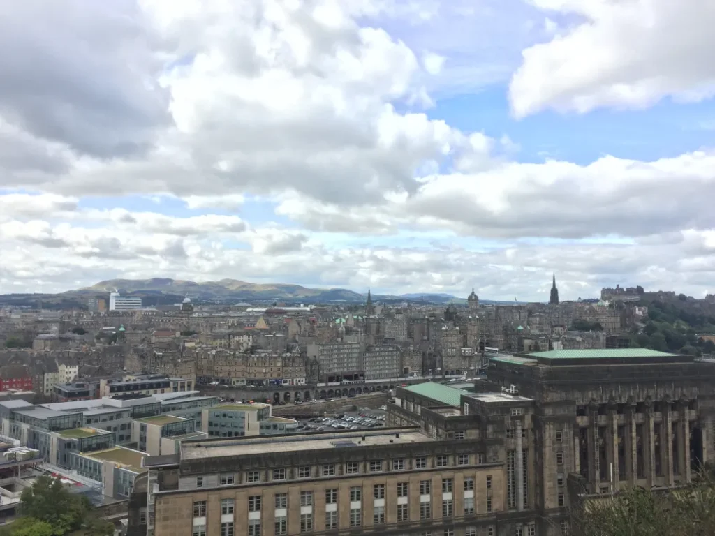 Blick vom Carlton Hill auf Edinburgh