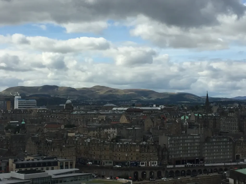 Blick vom Carlton Hill auf Edinburgh