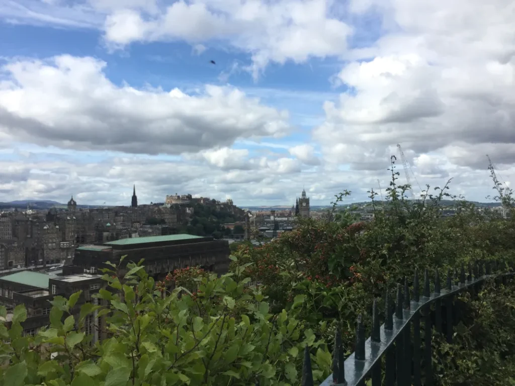 Blick vom Carlton Hill in Richtung EdinburghCastle