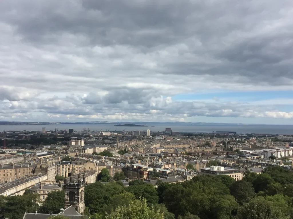 Blick vom Carlton Hill auf Edinburgh
