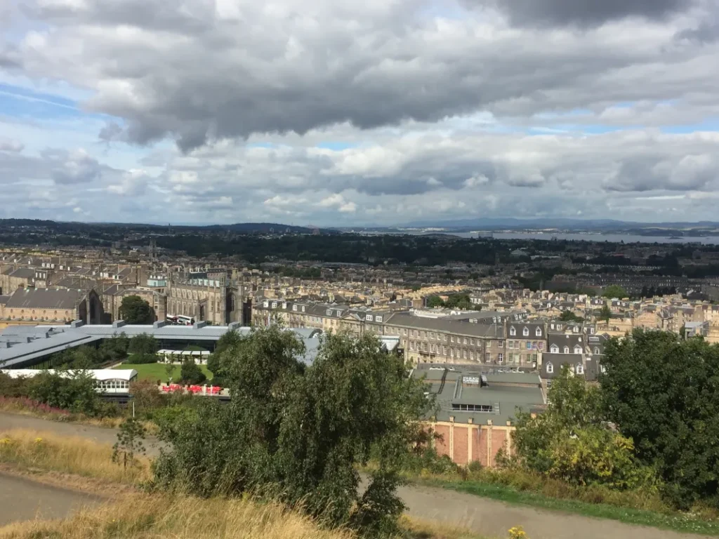 Blick vom Carlton Hill auf Edinburgh