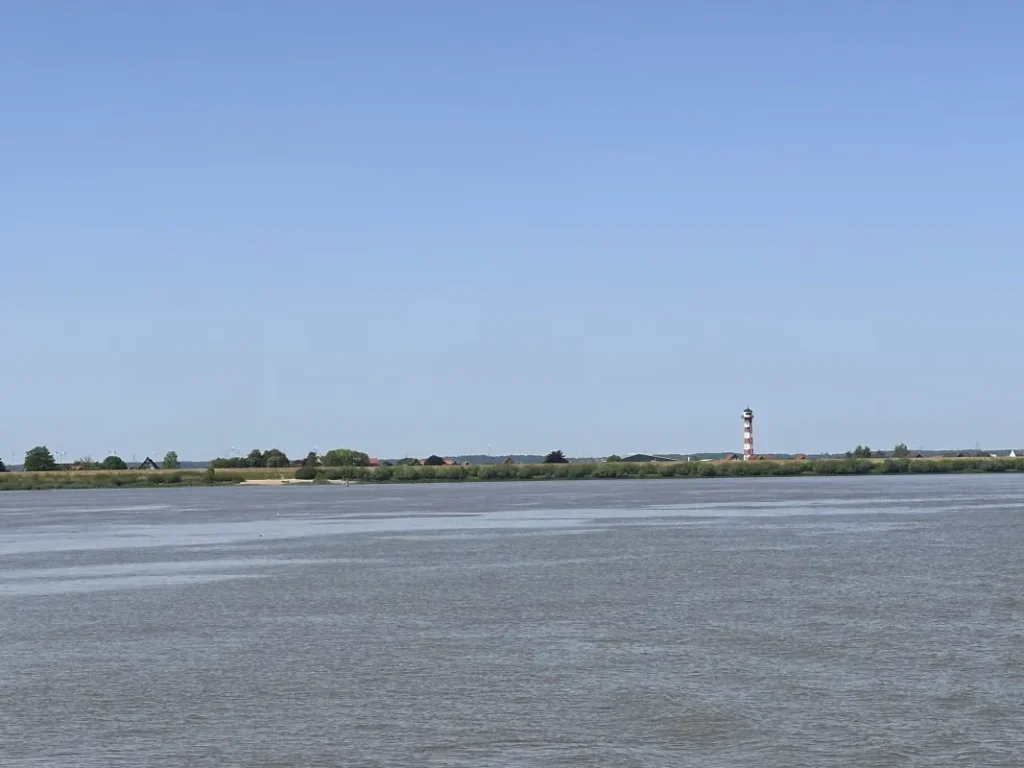 Überfahrt auf der Elbe von Lühe nach Schulau
