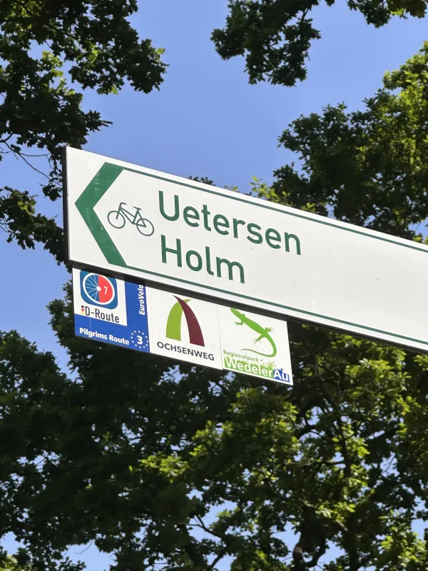 Wegweiser nach Utersen auf dem Ochsenweg