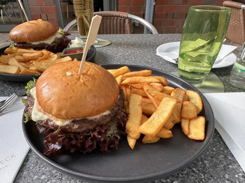 und was deftiges zum Essen