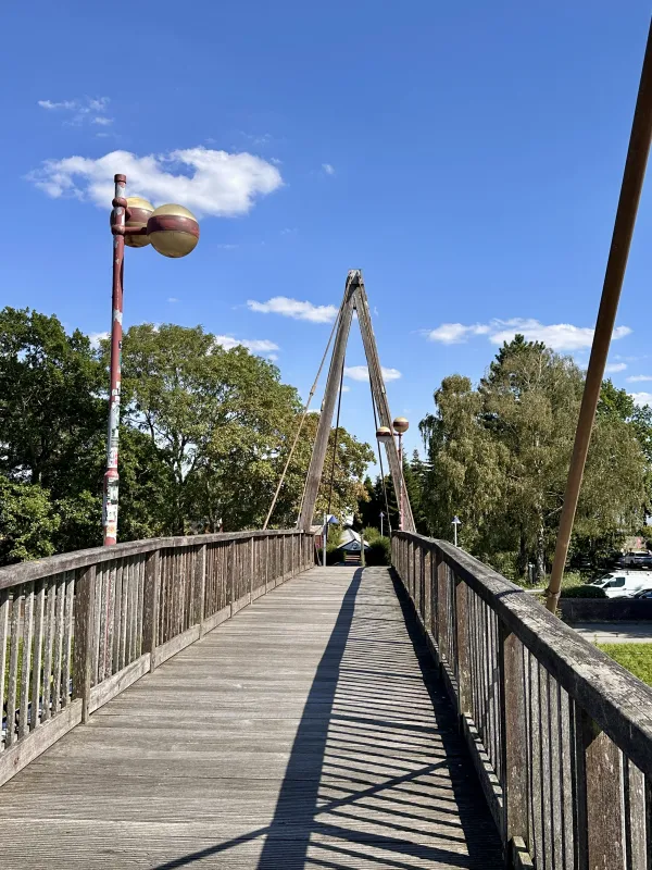 Die Holzbrücke über die Gleisanlagen von Nordenham