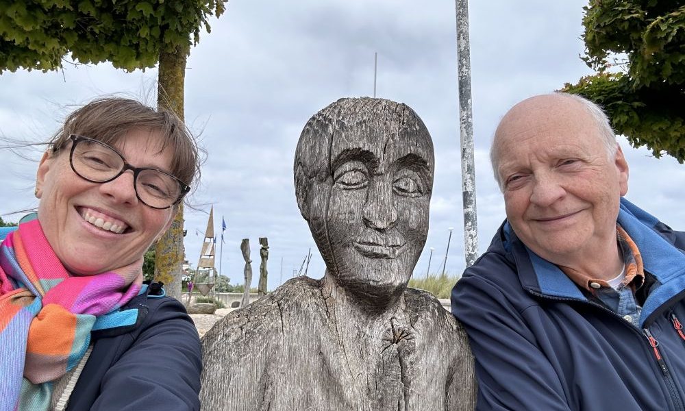 Die Holzstatuen am Baltic-Platz