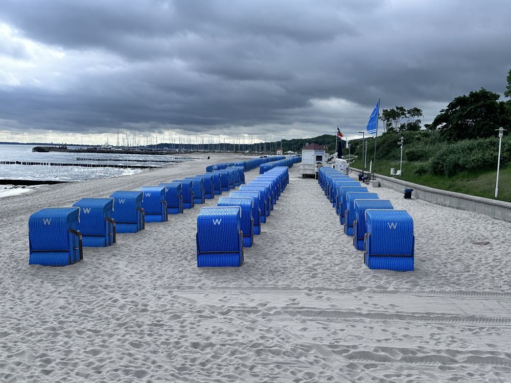 In Reihe und Glied blau