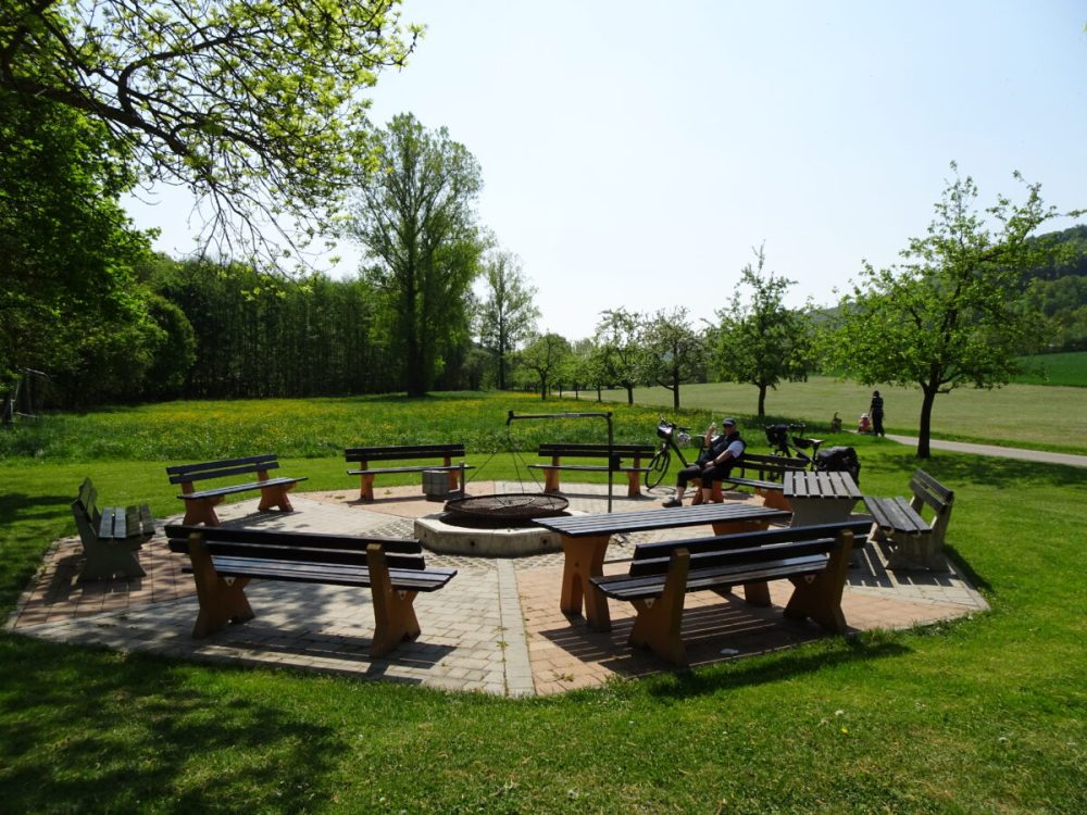 Letzte Pause vor Rothenburg o.d. Tauber am Grillplatz bei Tauberschreckenbach