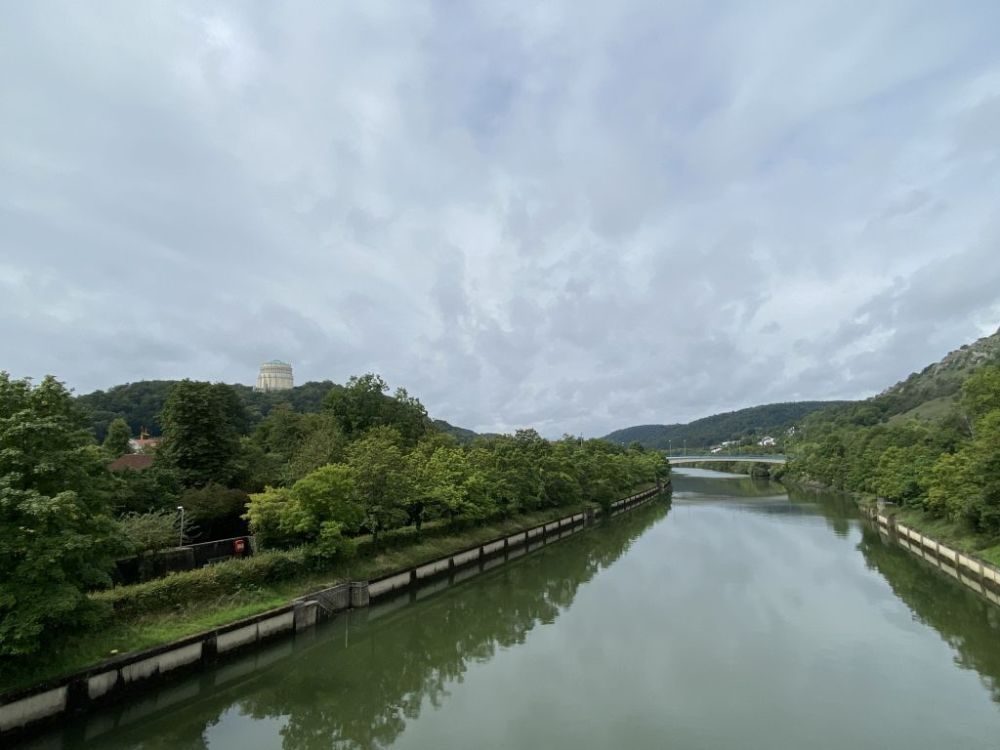 Blick auf die Altmühl und die Befreiungshalle
