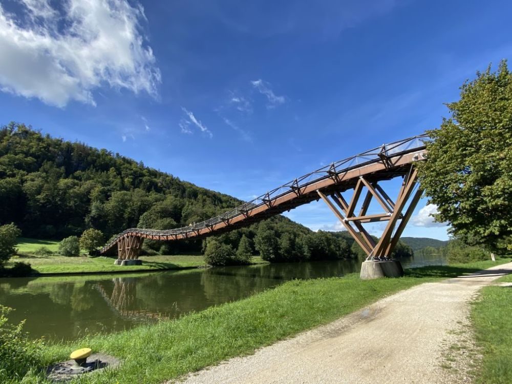 Blick auf die Tatzlwurm-Brücke